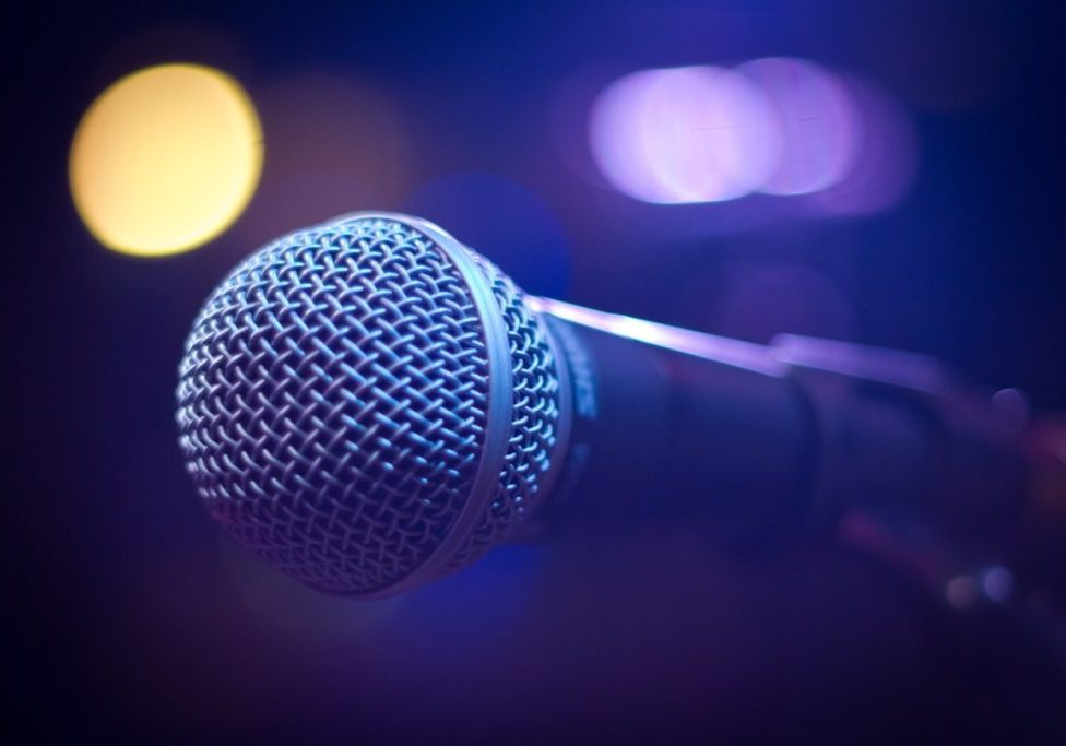 microphone-1261792_1280